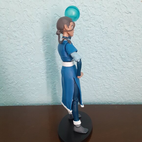 AVATAR THE LAST AIR BENDER KATARA POSEABLE FIGURE DIAMOND SELECT TOYS - Picture 2 of 6